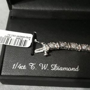1/4 ct tw Diamond bracelet.